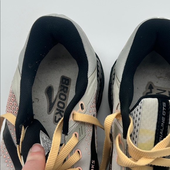 Brooks Women’s Adrenaline GTS 22 Black Gray Athletic Gym Sports Shoes Size 8 - Picture 2 of 10